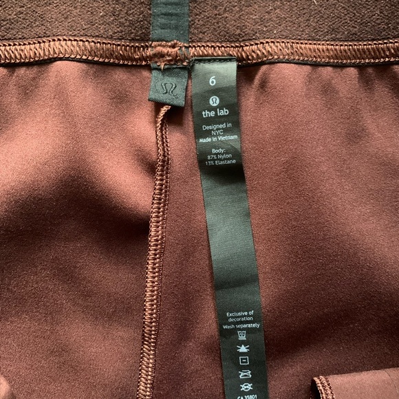 Lululemon Lab Esker joggers in dark cedar/black. Size 6. Worn once. - Picture 8 of 13